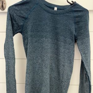 Athleta Momentum Gradient Long Sleeve blue XS